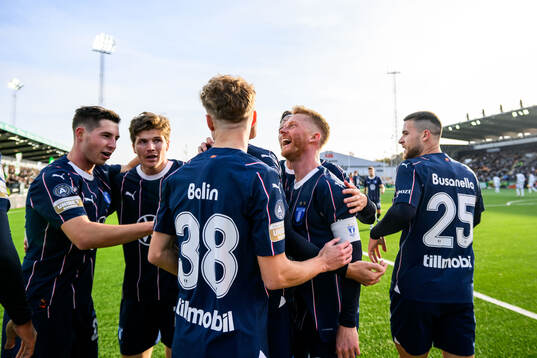 Malmö FFs Anders Christiansen jublar med lagkamrater