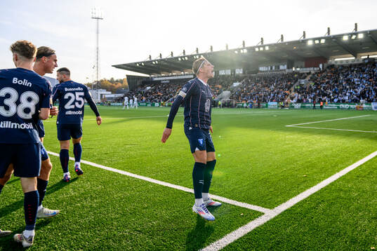 Malmö FFs Jens Stryger Larsen  jublar