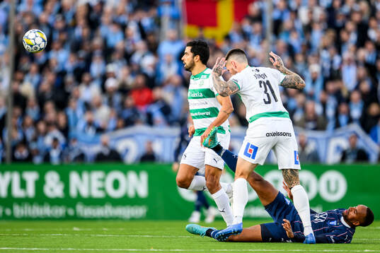 Västerås Isak Jönsson och Malmö FFs Isaac Kiese Thelin