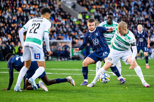 Malmö FFs Gabriel Busanello och Västerås Simon Johansson