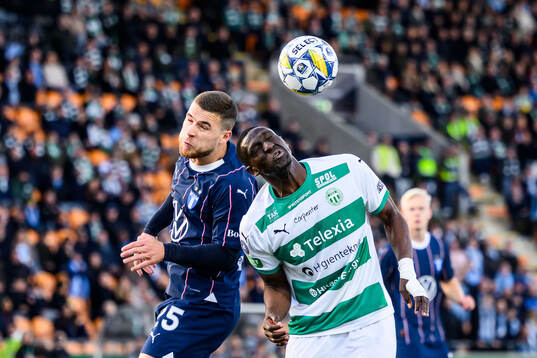 Malmö FFs Gabriel Busanello och Västerås Ibrahim Yalatif