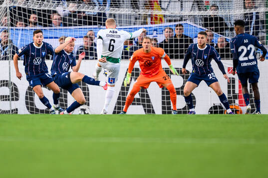 Malmö FFs Otto Rosengren och Västerås Simon Johansson