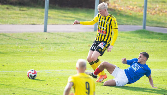 IFK Hässleholms Linus Roslund i matchen i division 2