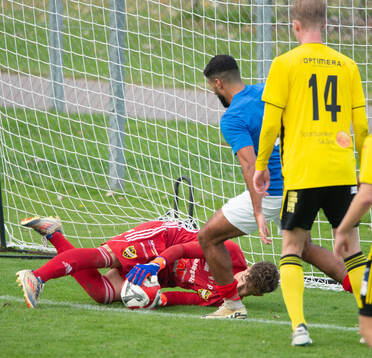 IFK Hässleholms Alve Lind räddar men domaren dömer mål
