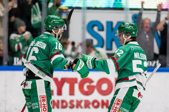 Rögles Lukas Ekeståhl-Jonsson och Felix Nilsson jublar
