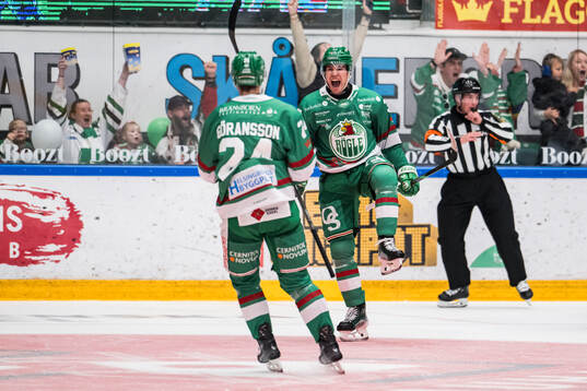 Rögles Albin Sundsvik jublar för ett mål som senare