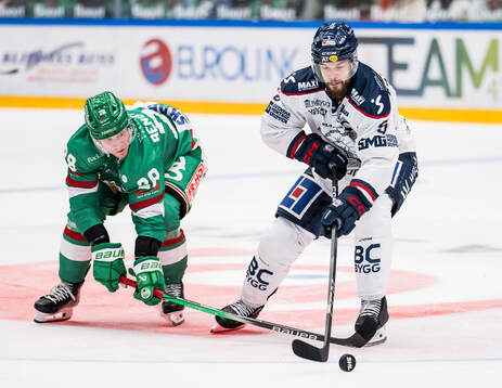Rögles Anton Bengtsson och Linköpings Oscar Fantenberg