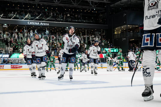 Linköpings Nicholas Shore och Ty Rattie deppar