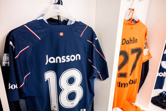 Matchtröja tillhörande Malmö FFs Pontus Jansson hänger