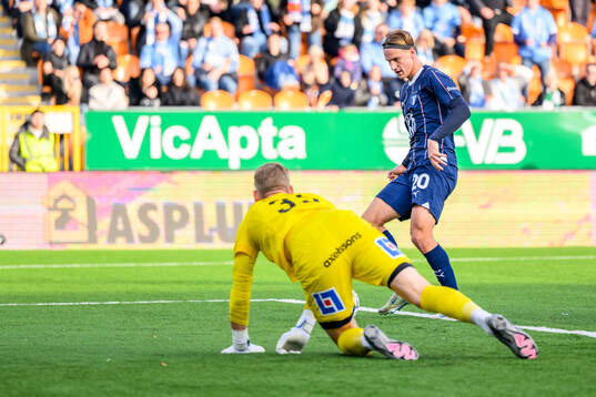 Malmö FFs Erik Botheim gör 0-1