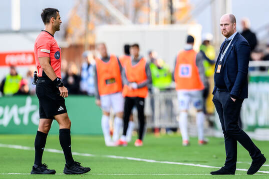 Domare Granit Maqedonci i samtal med matchdelegat