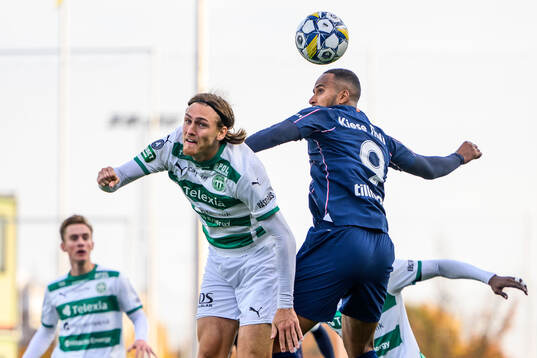 Västerås Gustav Granath och Malmö FFs Isaac Kiese Thelin