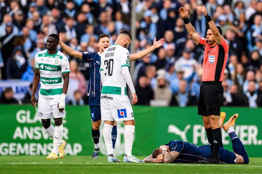 Malmö FFs Pontus Jansson har ont