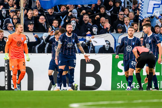 Malmö FFs Pontus Jansson reagerar