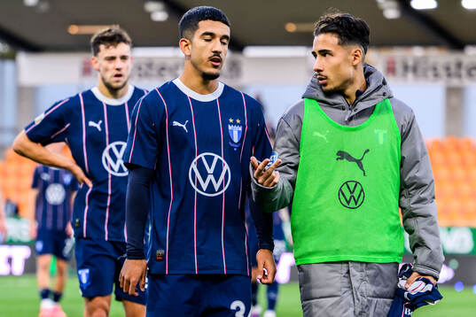 Malmö FFs Zakaria Loukili och Adrian Skogmar deppar