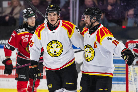Brynäs Jakob Silfverberg och Johan Larsson jublar