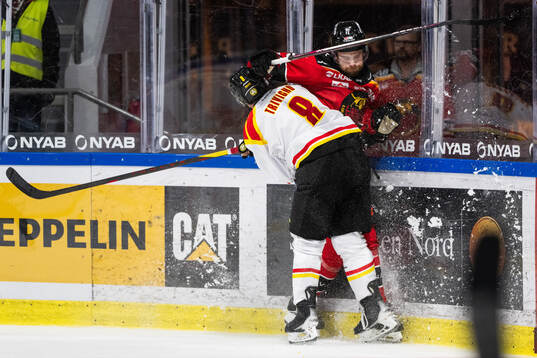 Brynäs Bobby Trivigno och Luleås Pontus Själin