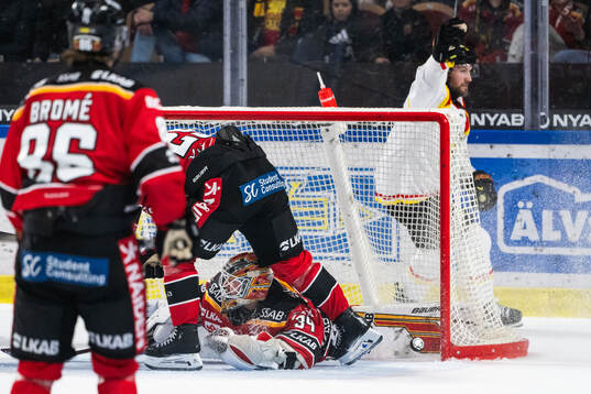 Luleås målvakt Joel Lassinantti deppar och Brynäs Johan