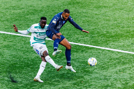 Västerås Frederic Nsabiyumva och Malmö FFs Isaac Kiese