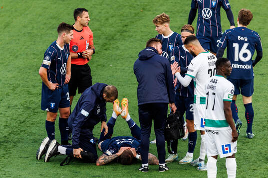Malmö FFs Pontus Jansson har ont