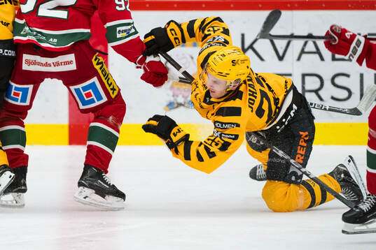 MoDos Jesper Olofsson och Skellefteås Pontus Johansson
