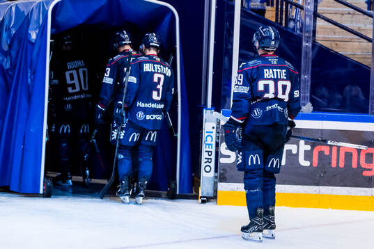 Linköpings Ty Rattie deppar
