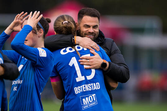 Martin Ho, head coach of Brann, celebrates