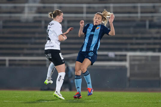 Häckens Emma Östlund och Djurgårdens Mimmi Larsson