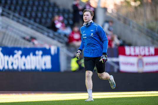 Mathias Dyngeland of Brann warms up