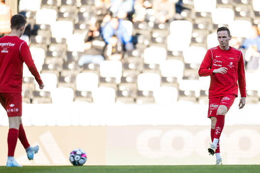 Joachim Soltvedt of Brann warms up