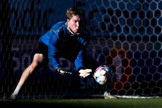 Mathias Dyngeland of Brann warms up