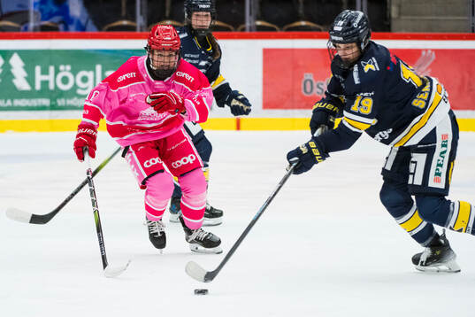 Modos Wilma Sundin och HV71s Klara Seroiszkova