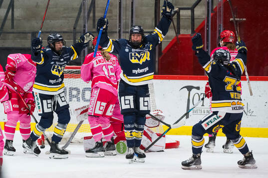 HV71s Elin Svensson  jublar
