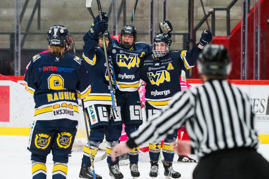 HV71s Elin Svensson  jublar