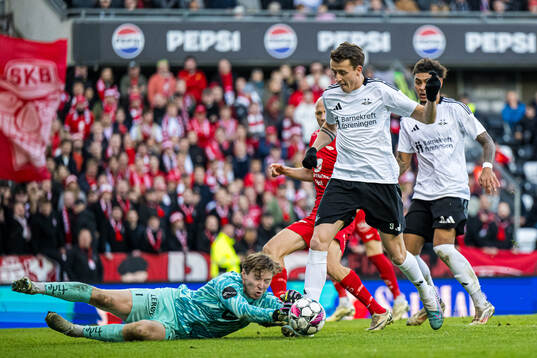 Mathias Dyngeland of Brann and Ole Sæter of Rosenborg