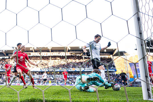 Mathias Dyngeland of Brann and Ole Sæter of Rosenborg