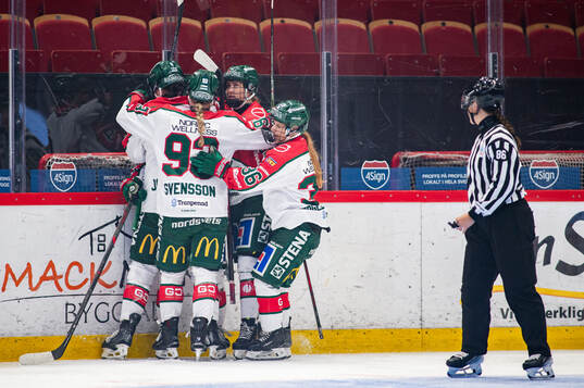 Frölundas Edit Danielsson, Alva Johnsson, Nellie Svensson