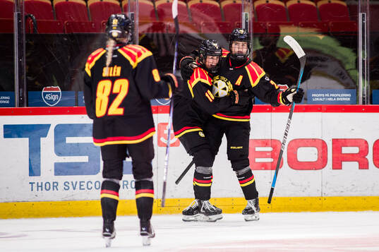 Brynäs Hanna Thuvik, Jenniina Nylund och Hanna Thuvik