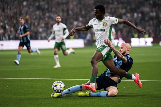 Hammarbys Bouzomana Toure och Djurgårdens Adam Ståhl