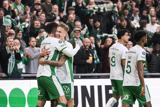 Hammarbys Nahir Besara och Fredrik Hammar jublar