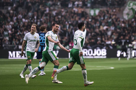 Hammarbys Nahir Besara jublar