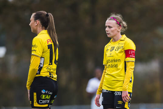 Elfsborgs Stina Jensen och Leann Nyström deppar