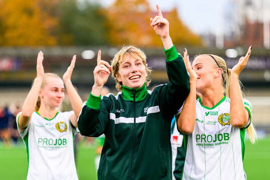 Hammarbys målvakt Moa Edrud jublar