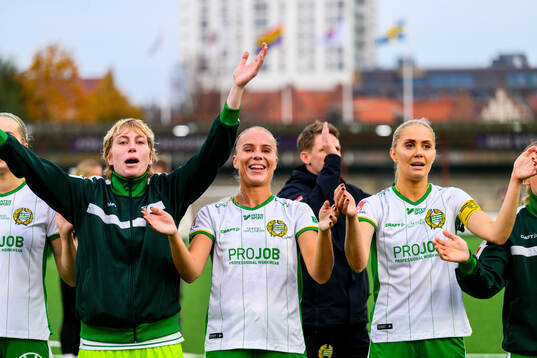 Hammarbys målvakt Moa Edrud och och Hammarbys Alice