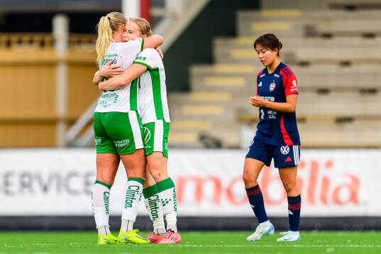 Hammarbys Cathinka Tandberg och Julie Blakstad jublar