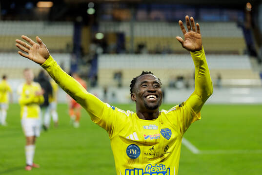 Falkenbergs Wanbe Godwin Aguda jublar