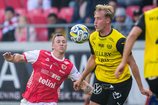 Kalmars Alexander Gersbach och Mjällbys Herman Johansson