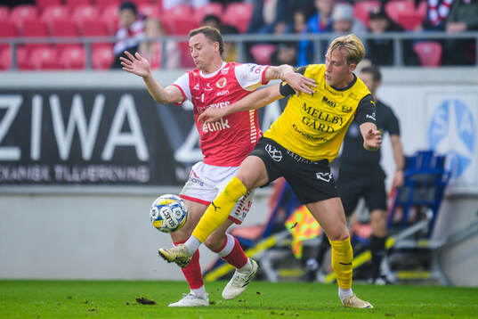 Kalmars Alexander Gersbach och Mjällbys Herman Johansson
