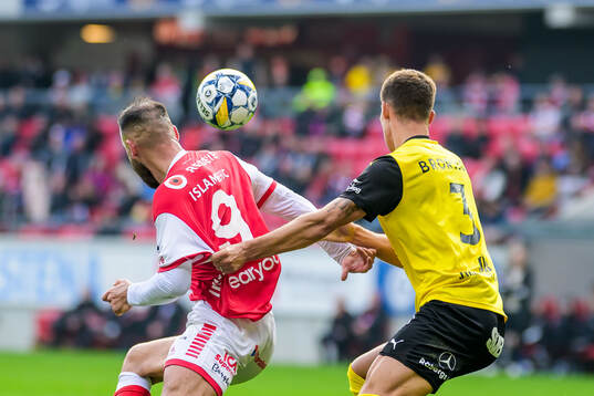 Kalmars Dino Islamovic och Mjällbys Arvid Brorsson