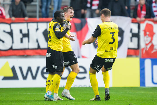 Mjällbys Elliot Stroud jublar